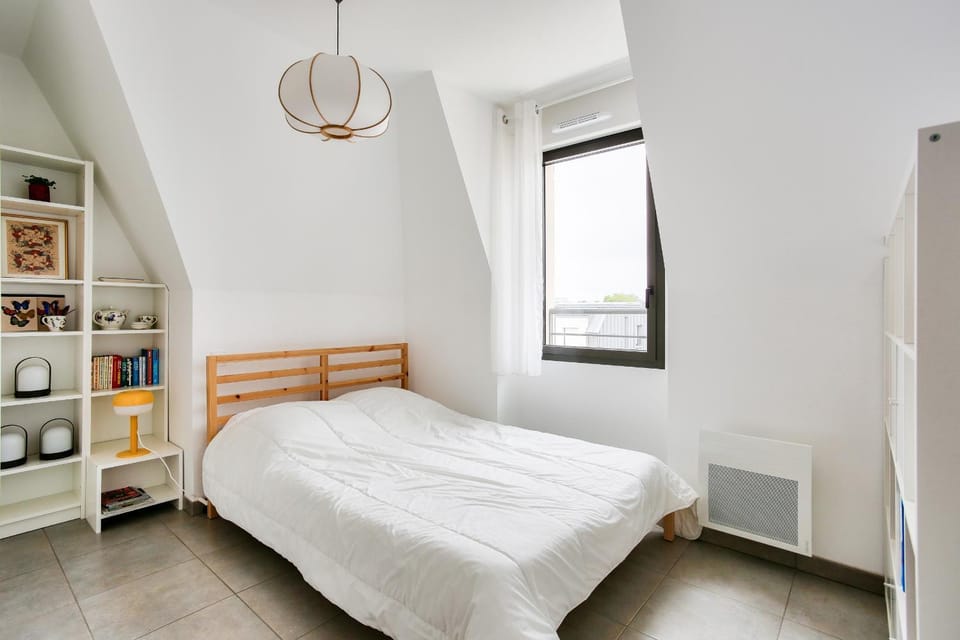 Bed, Bedroom