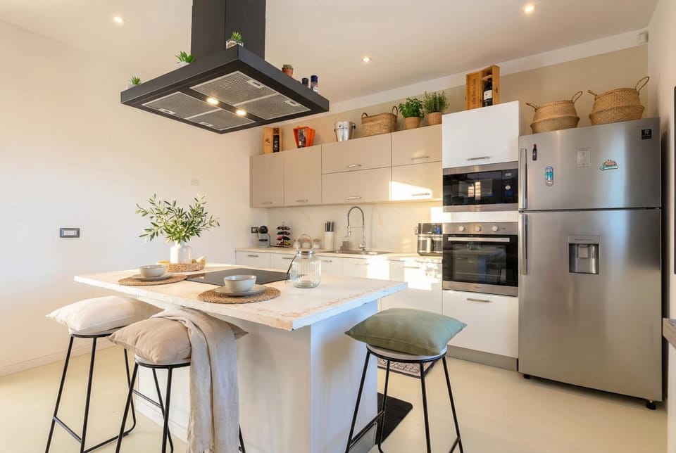 Kitchen or kitchenette, Dining area, dishwasher, oven, stove