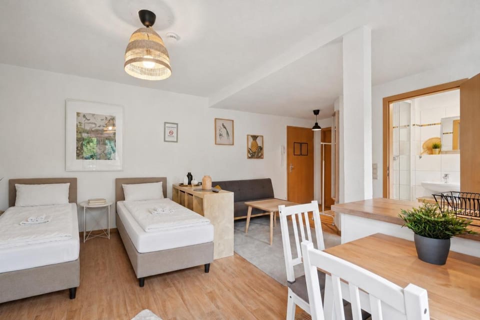 Bed, Living room, Photo of the whole room, Seating area