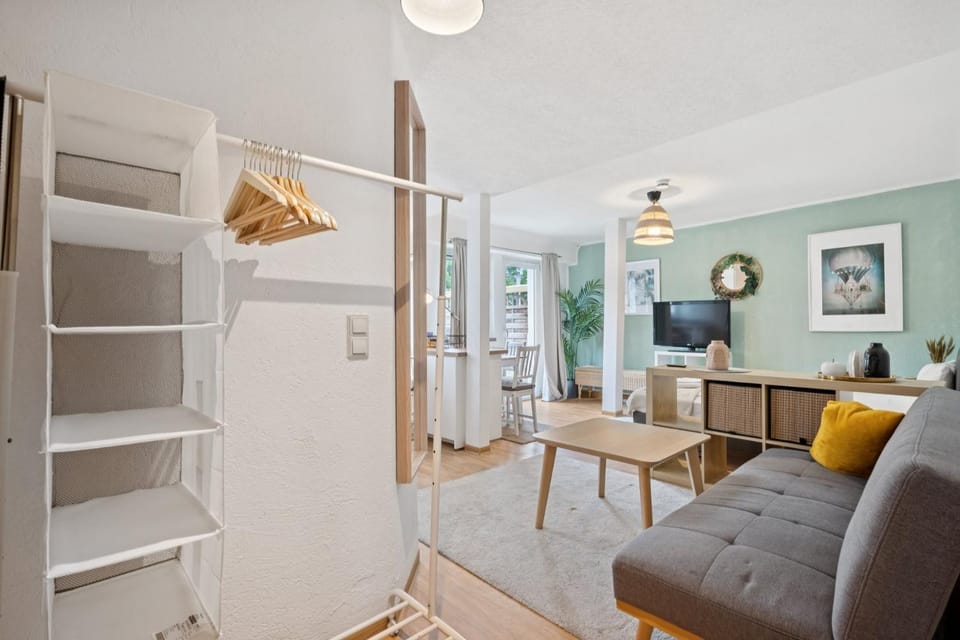 TV and multimedia, Living room, Seating area, wardrobe