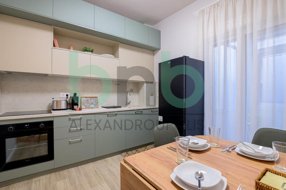 Kitchen or kitchenette, Dining area, oven, stove