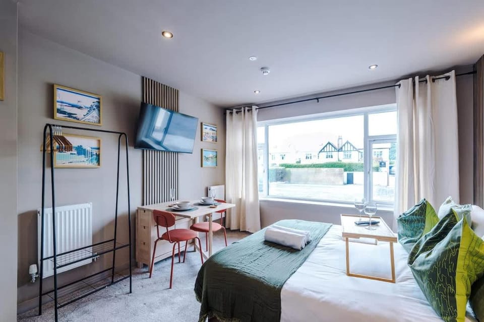 Stylish 1BR Studio with Luxury Finishes Apartment in Llandudno