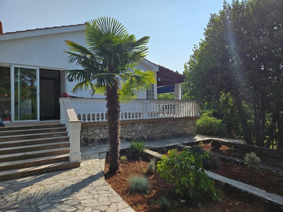 Property building, Day, Garden, Garden view