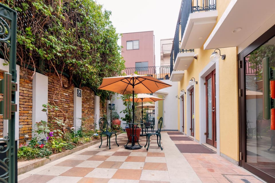 Property building, Day, Inner courtyard view