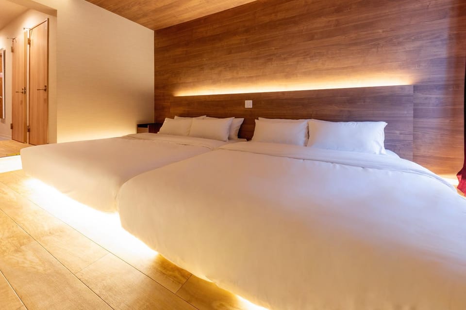 Photo of the whole room, Bedroom