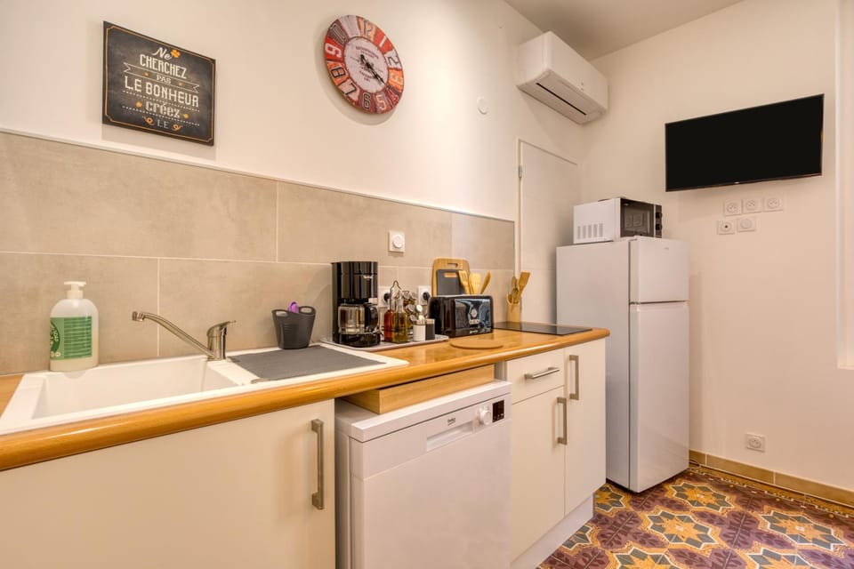 Kitchen or kitchenette, Living room