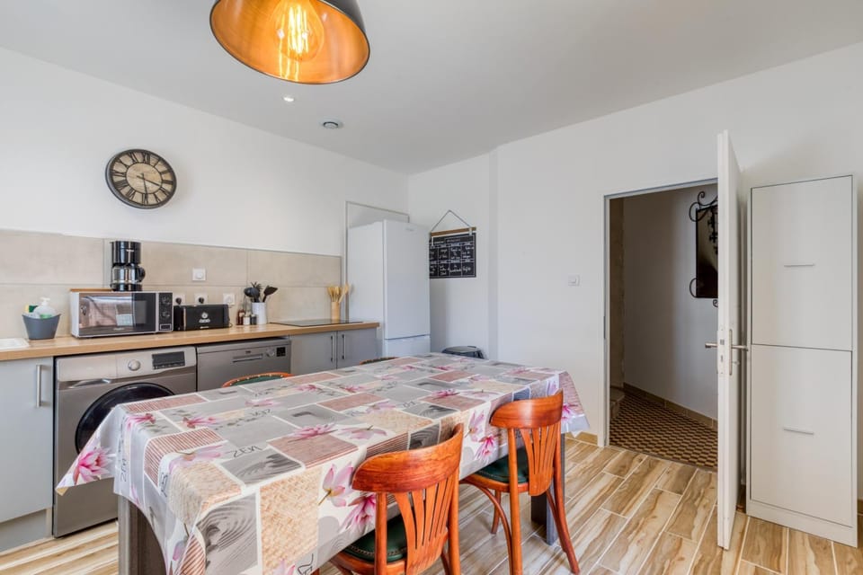 Property building, Kitchen or kitchenette, Living room