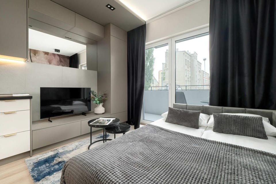 Bed, TV and multimedia, Living room, Photo of the whole room, Seating area