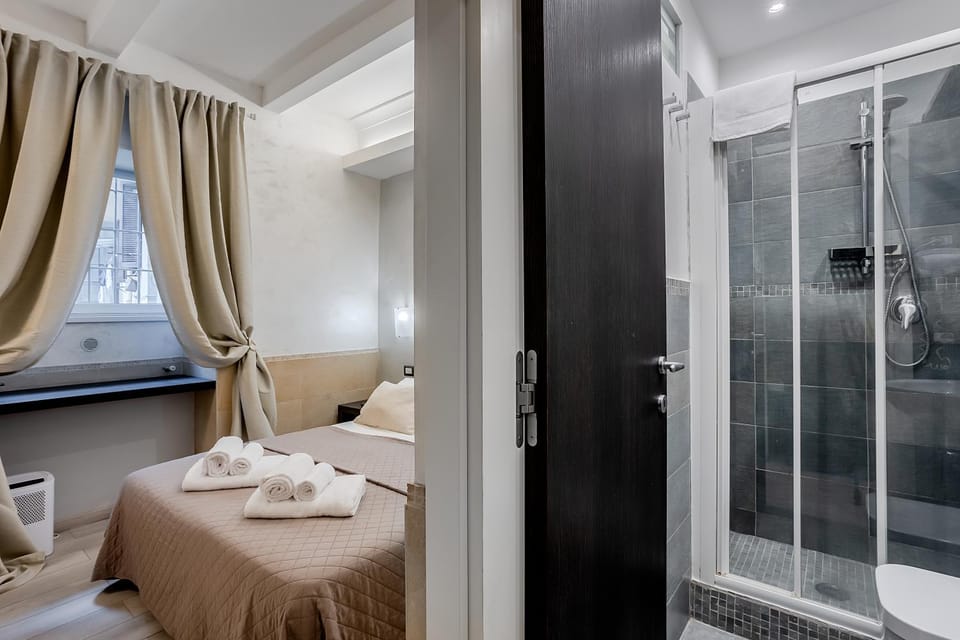 Shower, Bathroom, Bedroom, towels