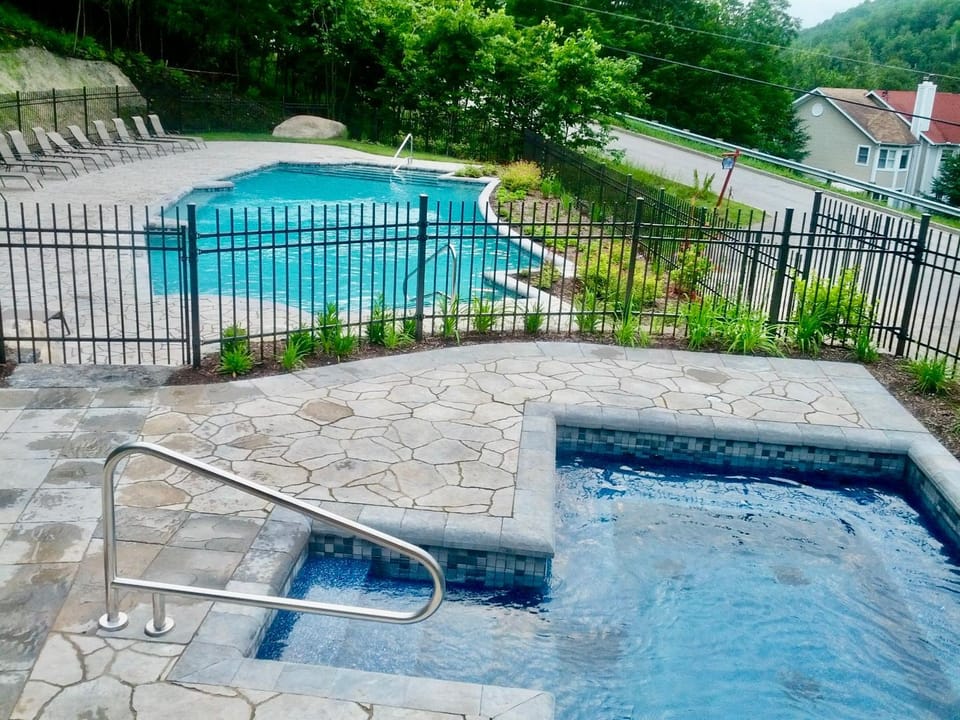 Swimming Pool Spa - Condo Mont Tremblant 2 Apartment in Mont-Tremblant