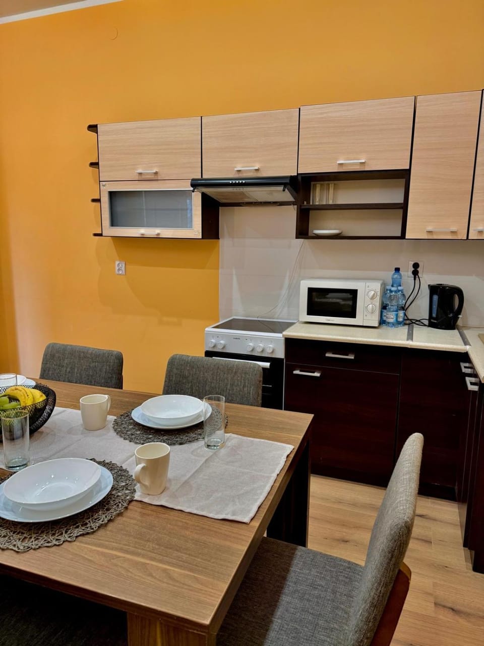 Kitchen or kitchenette, Dining area, microwave, pet friendly, stove