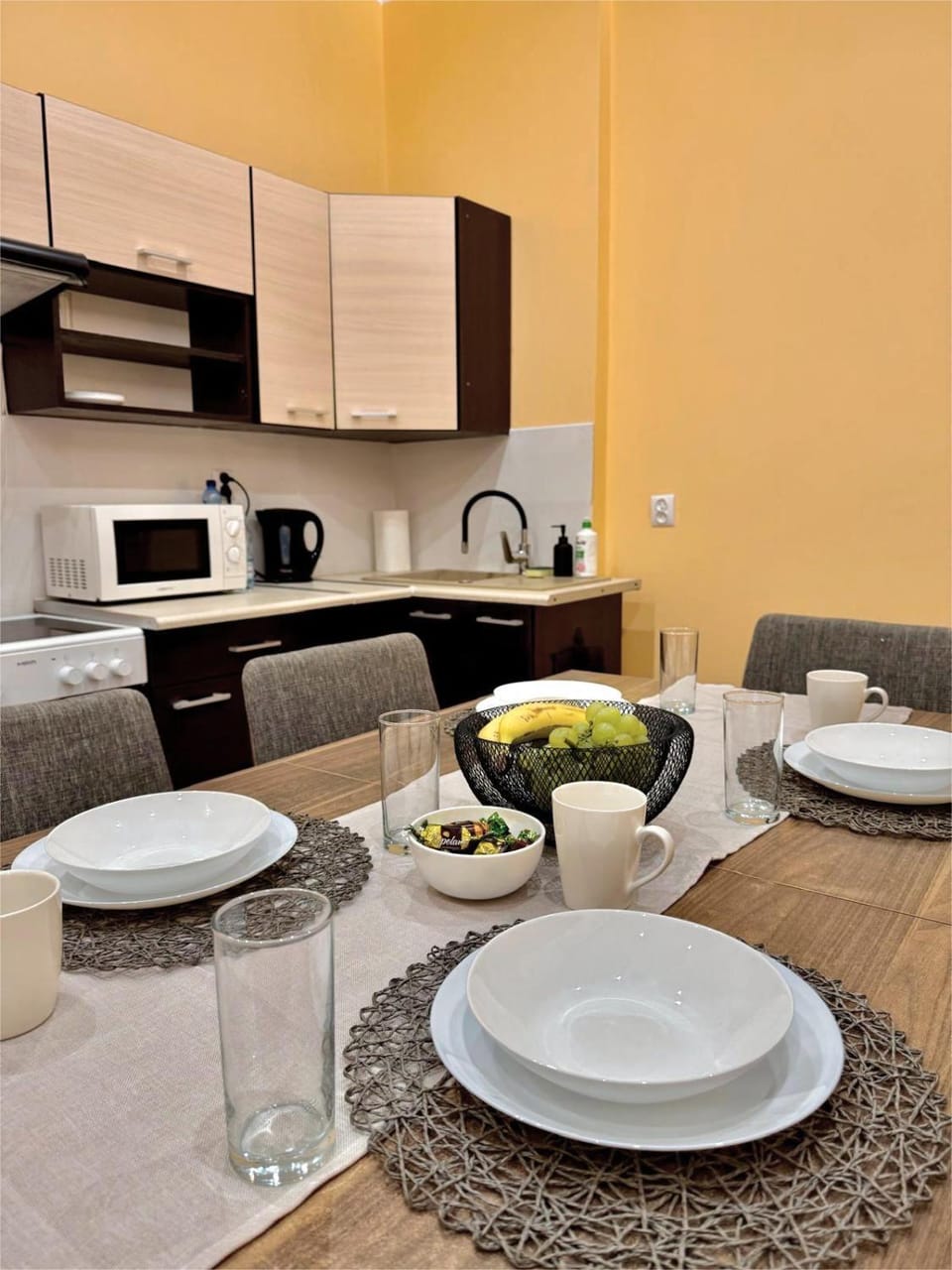 Kitchen or kitchenette, Dining area, Food, microwave, stove