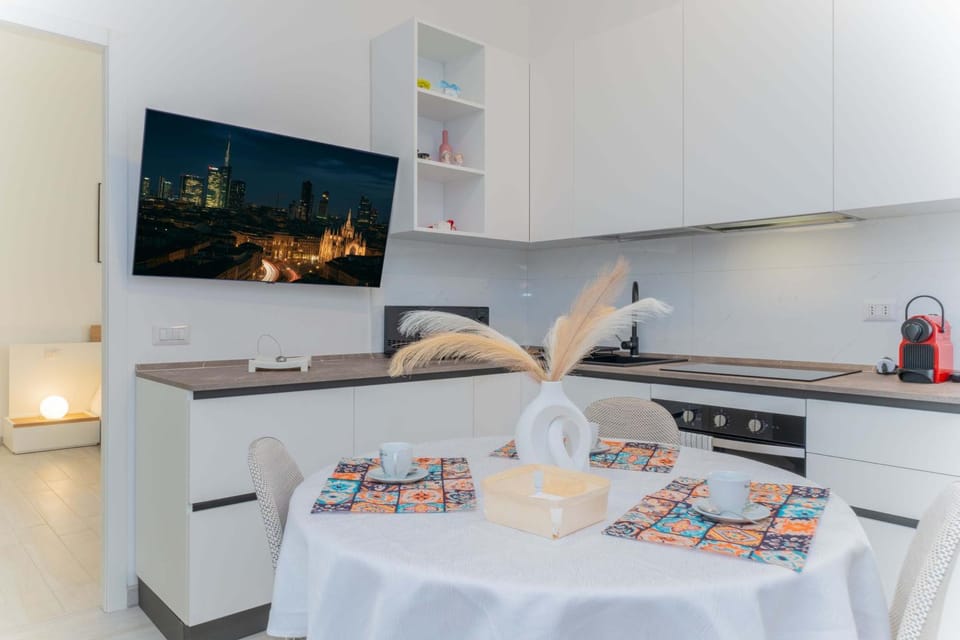 Kitchen or kitchenette, Dining area, stove