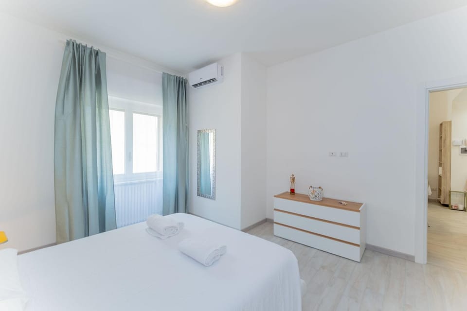 Bed, Photo of the whole room, Bedroom, towels, air conditioner