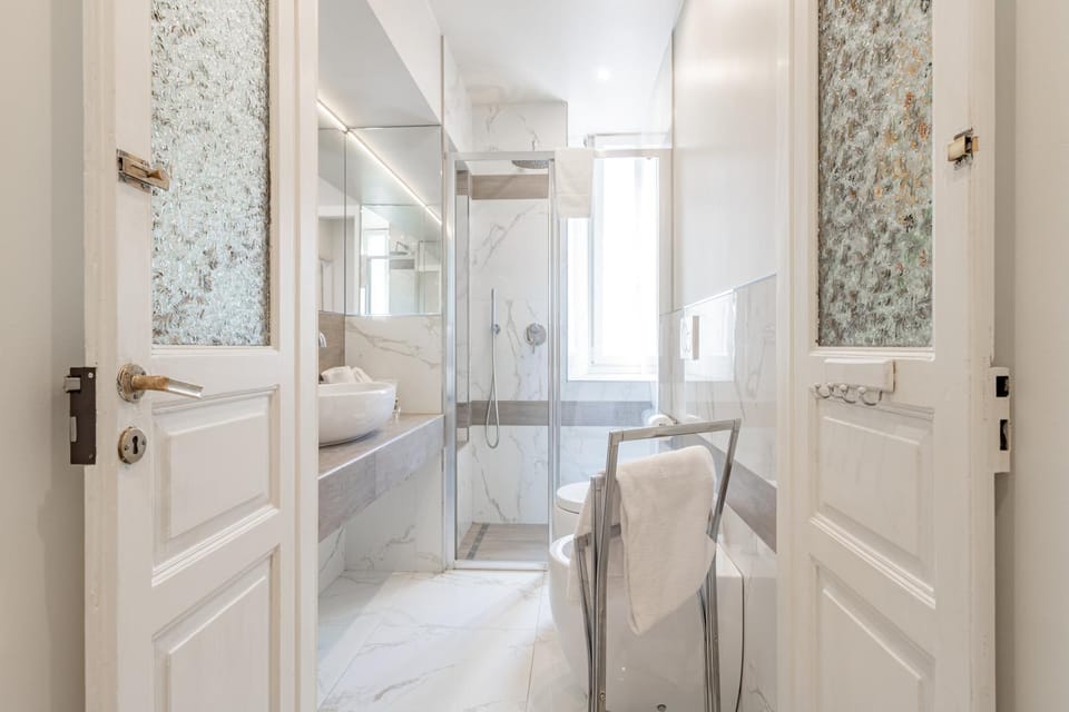 Shower, Toilet, Bathroom, towels