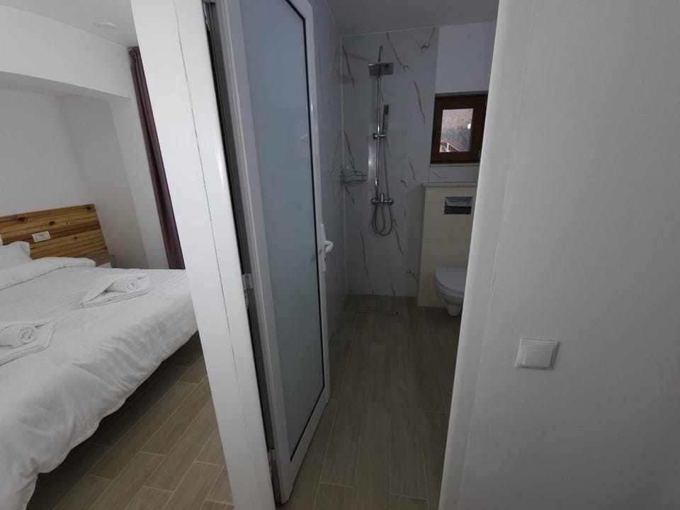 Bed, Bathroom