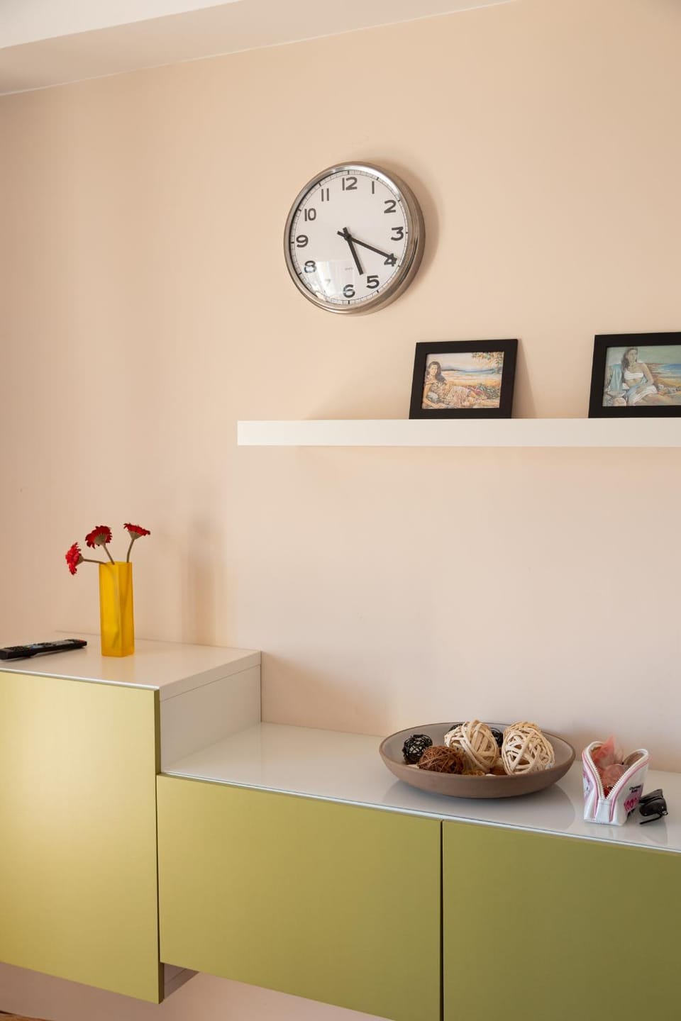 Kitchen or kitchenette, Living room, Seating area