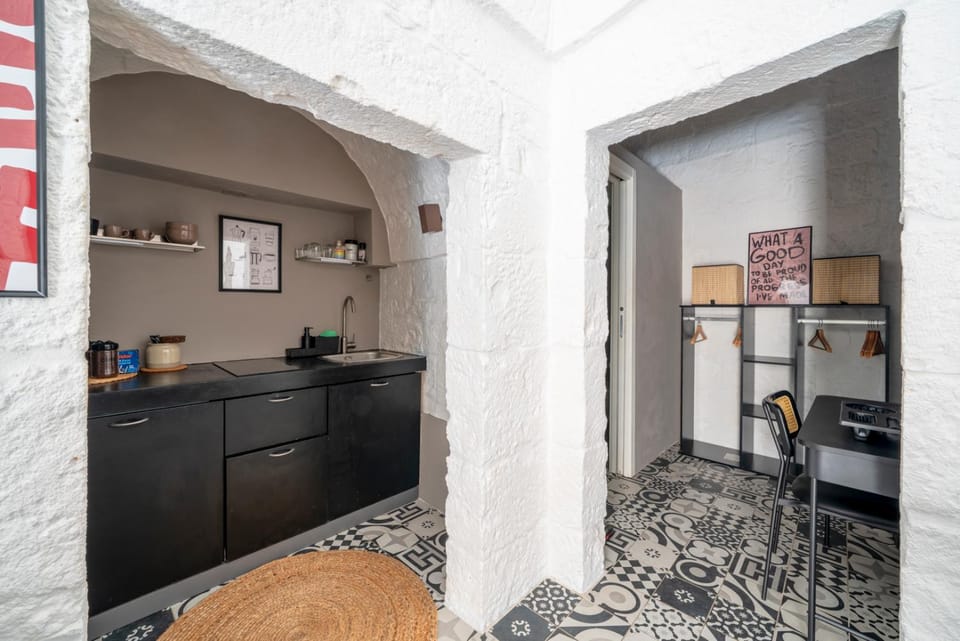 Kitchen or kitchenette, Living room, Seating area, hair dresser