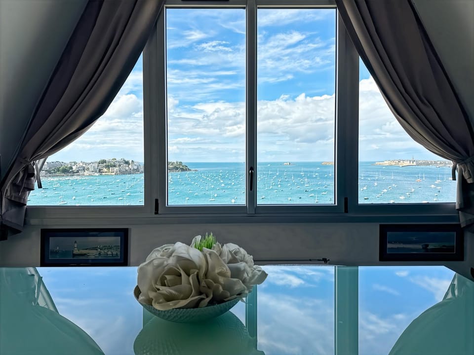 Le Saphir - Vue Mer & Plage Privée - Garage Privé Apartment in Dinard