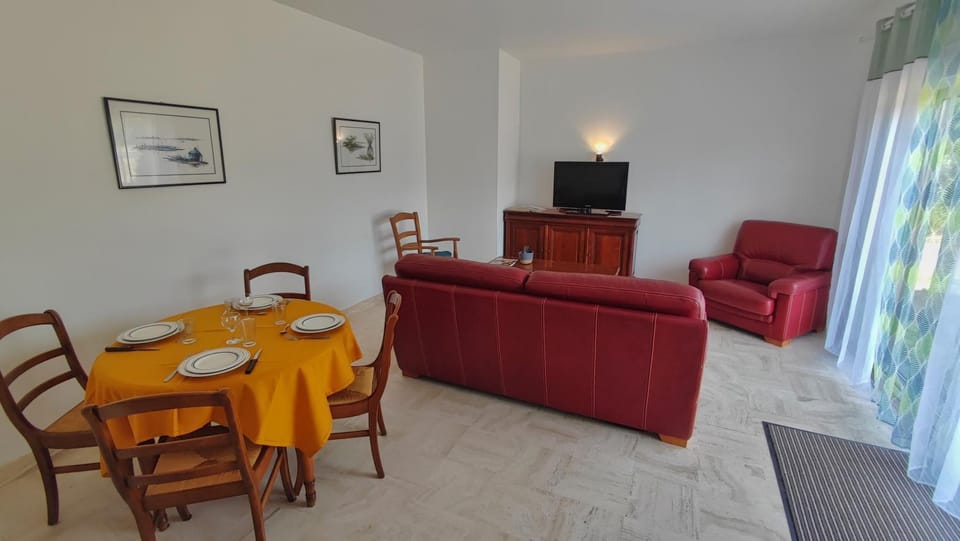 Communal lounge/ TV room, Dining area
