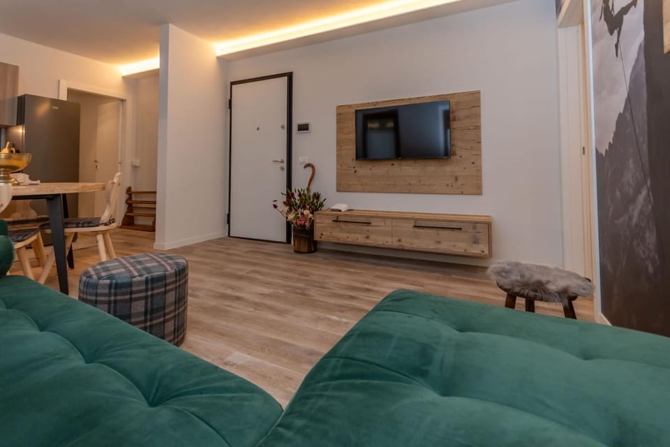 Communal lounge/ TV room, Living room