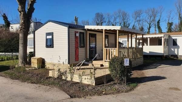 Camping Vauban Campground/ 
RV Resort in Hauts-de-France