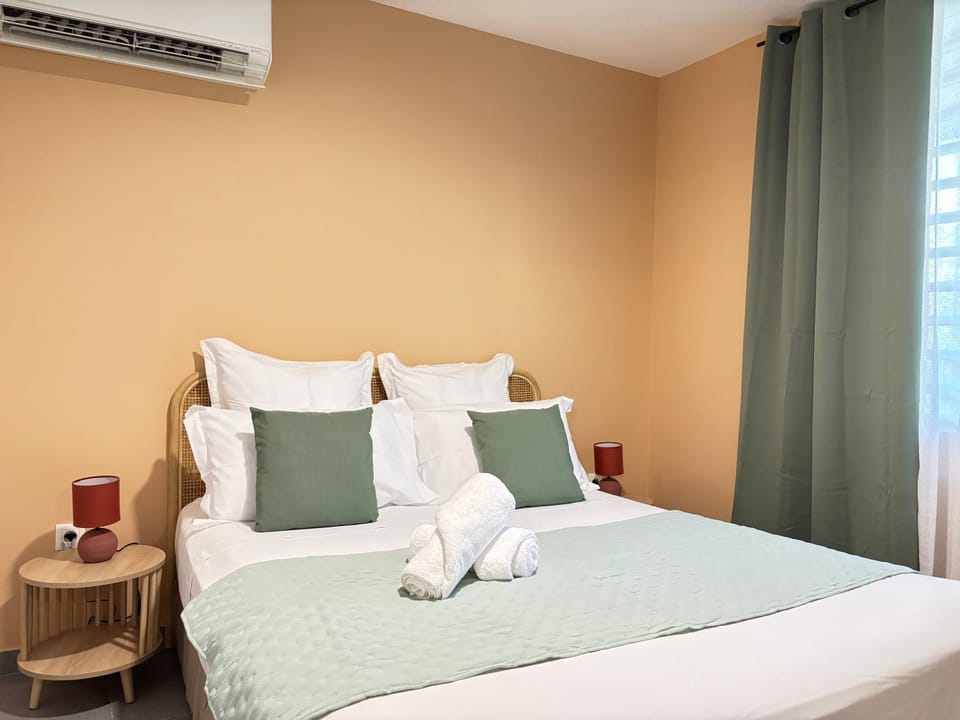 Bed, Photo of the whole room, Bedroom, towels, air conditioner
