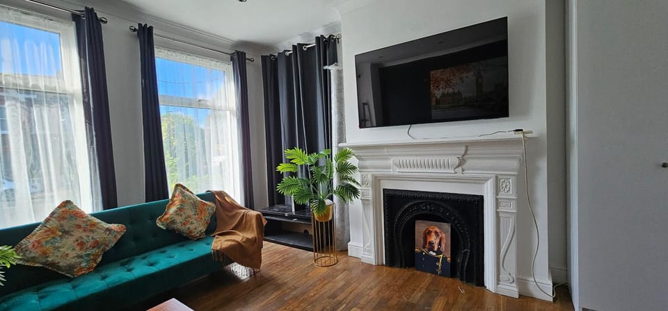 Communal lounge/ TV room, TV and multimedia, Living room