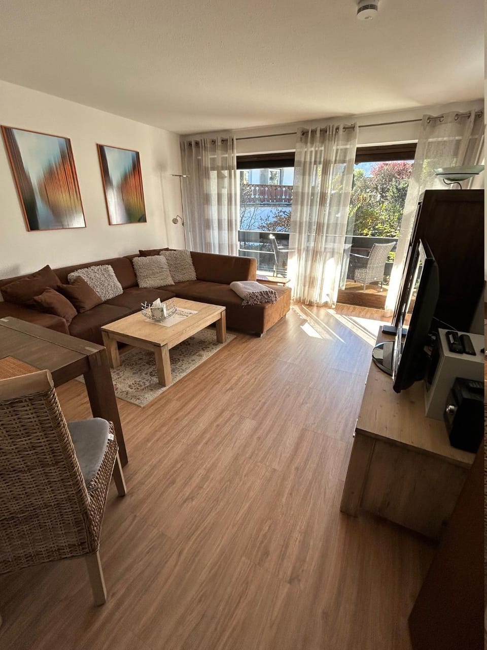 TV and multimedia, Living room, Seating area