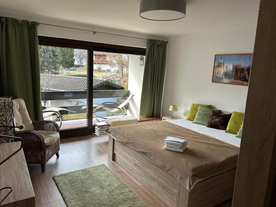 Bed, Photo of the whole room, Bedroom