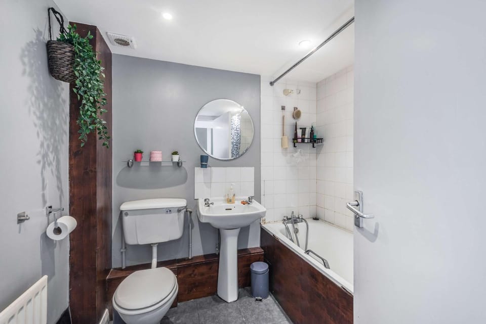 Shower, Toilet, Bathroom, Bath