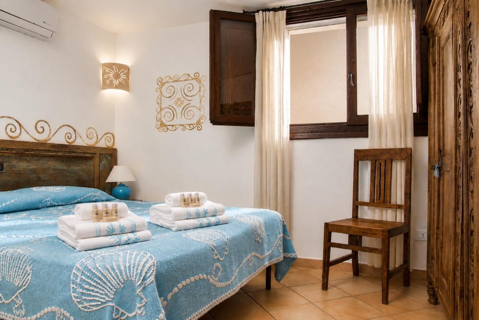 Bed, Bedroom, air conditioner