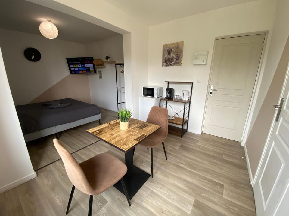 Seating area, Bedroom