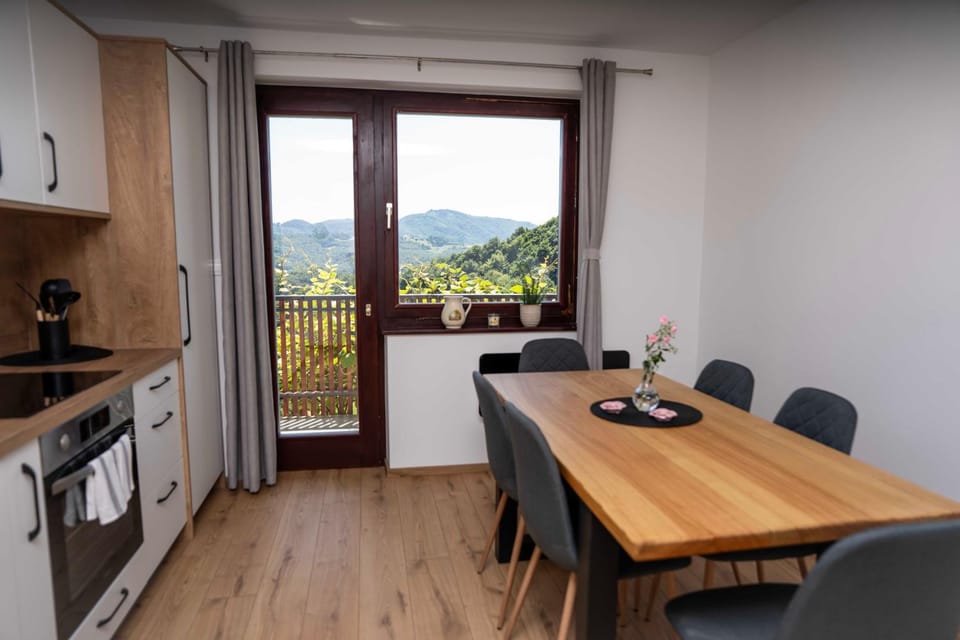 Natural landscape, Kitchen or kitchenette, Dining area, pet friendly, stove