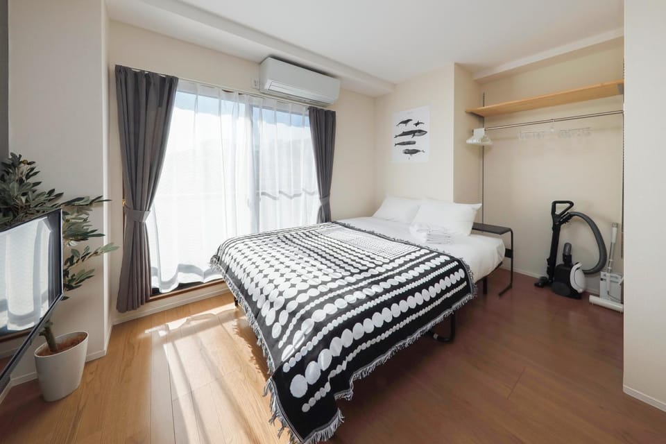 Bed, TV and multimedia, Bedroom, wardrobe