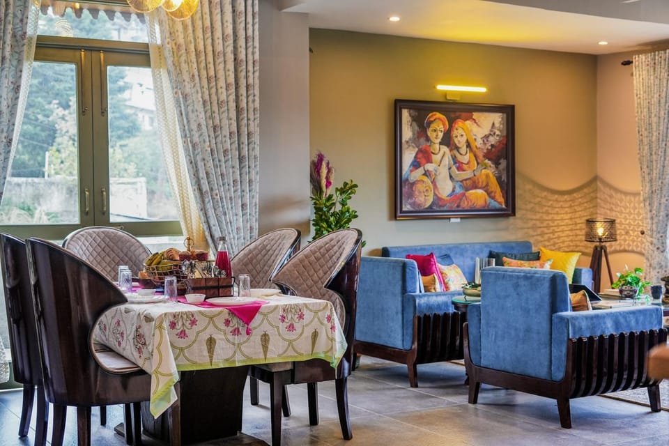 Living room, Seating area, Dining area