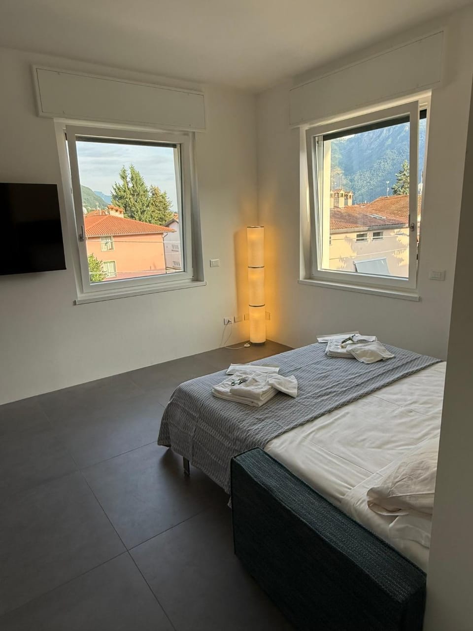 Bed, Photo of the whole room, towels