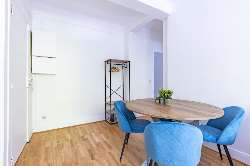 Romantique 4 Étoiles ,Appartement Chic près du Canal, Paris Apartment in Paris