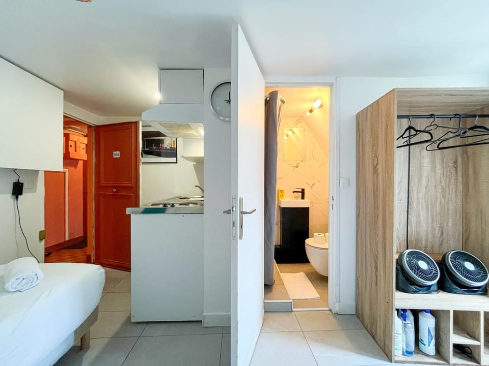 Studio 04 - Paris Faubourg Bail Mobilité Apartment in Paris
