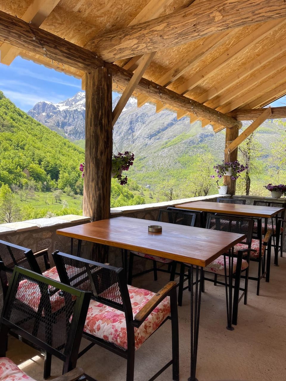Day, Natural landscape, View (from property/room), Dining area, Mountain view