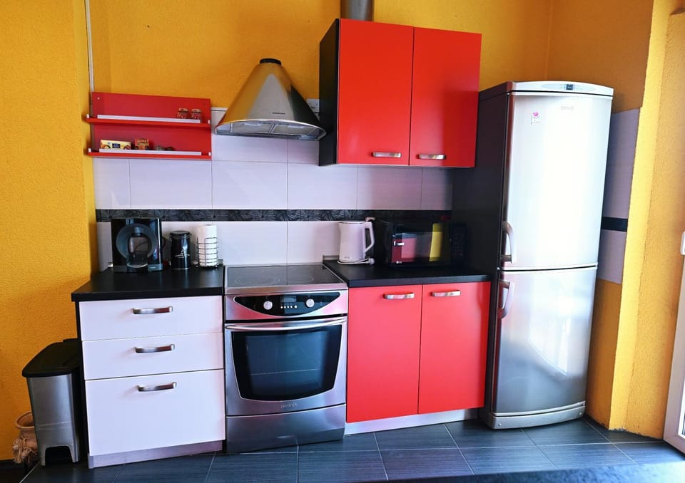 Kitchen or kitchenette, oven, stove