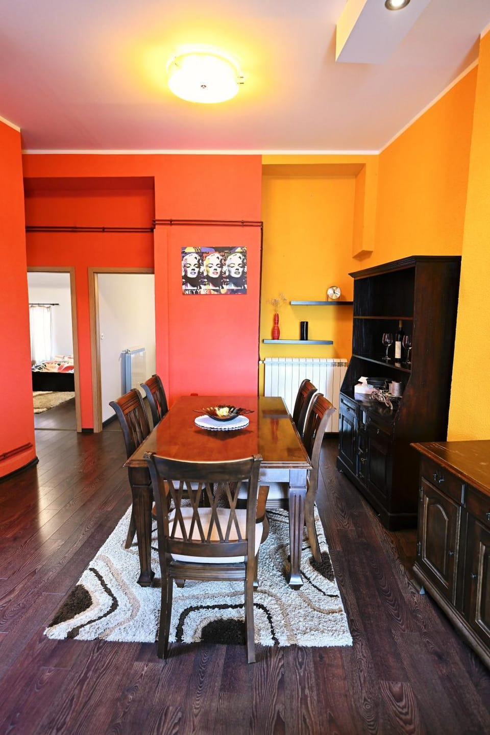 Seating area, Dining area