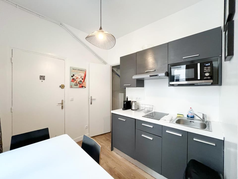 Appartement 06 - Paris Faubourg Bail Mobilité Apartment in Paris