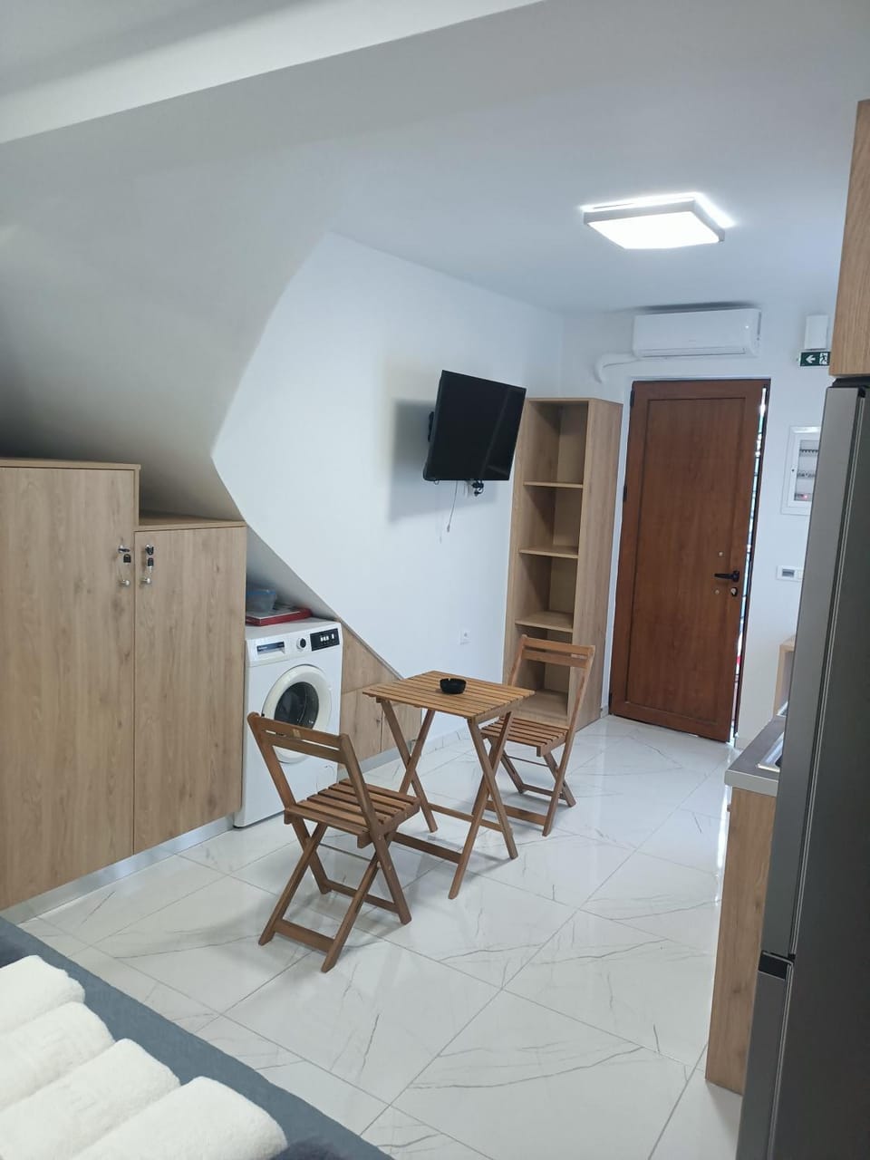 Bed, Kitchen or kitchenette, Seating area, air conditioner