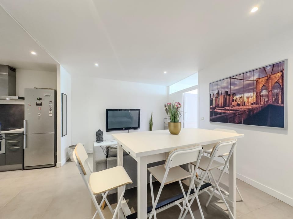 TV and multimedia, Kitchen or kitchenette, Dining area, minibar, oven, pet friendly