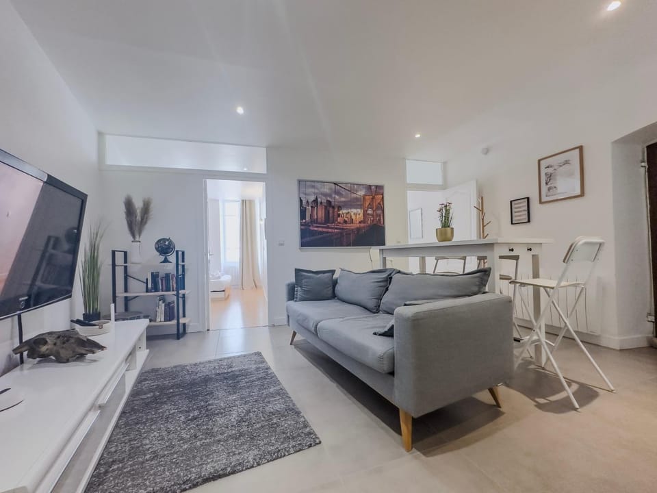 Communal lounge/ TV room, TV and multimedia, Living room, Seating area, Dining area, Evening entertainment, hair dresser