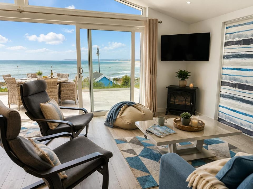 Stunning Seafront Bungalow - 2 Bed - Panoramic Sea Views - Westward Ho! House in Westward Ho