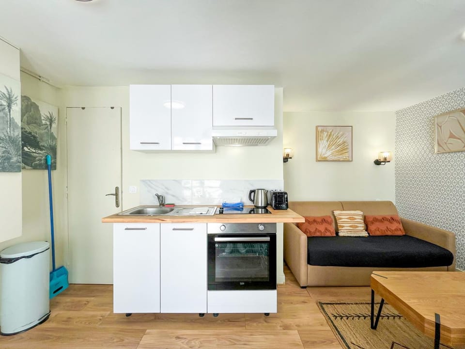 Studio 13 - Paris Faubourg Bail Mobilité Apartment in Paris