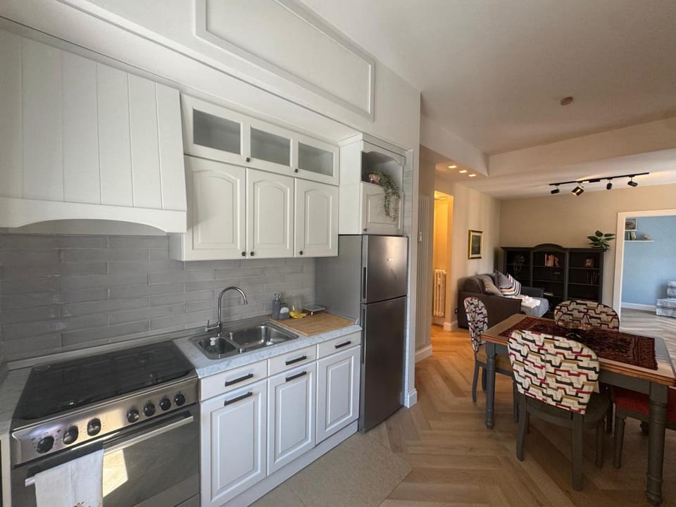 Kitchen or kitchenette, Dining area, dishwasher, oven, stove