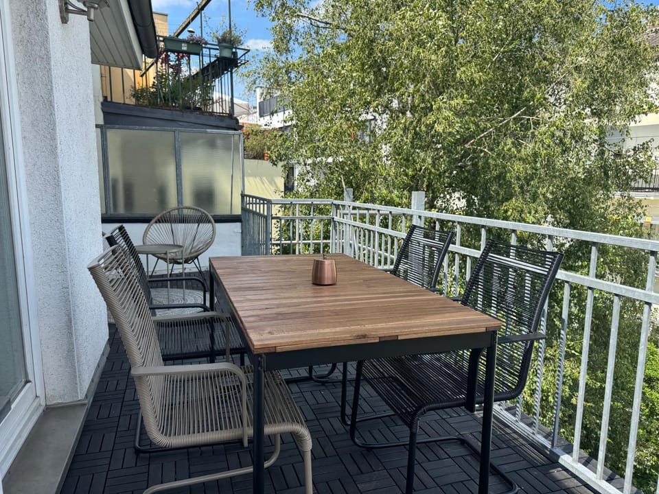 View (from property/room), Balcony/Terrace, Dining area